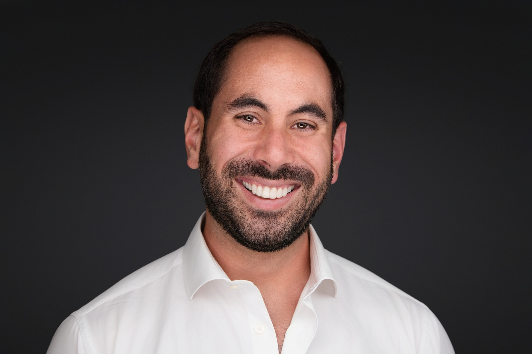 Mauricio Arellano headshot